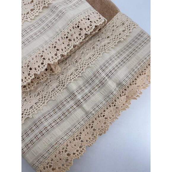 Avanti By Springsmaid Towel Set With Lace Trim - Picture 4 of 6
